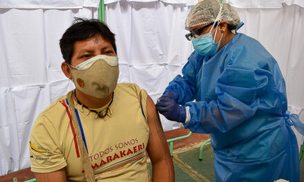Indígenas residentes en Puerto Maldonado reciben vacuna contra COVID-19