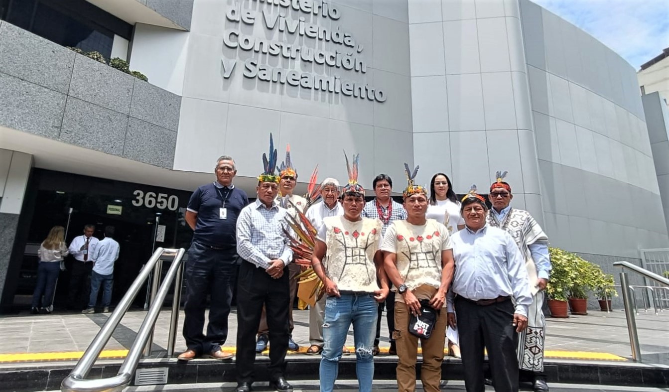 Representantes de la CN Puerto Luz acompañados por el presidente del ECA Amarakaeri y subgerente de Participación Ciudadana y CCNN del Goremad