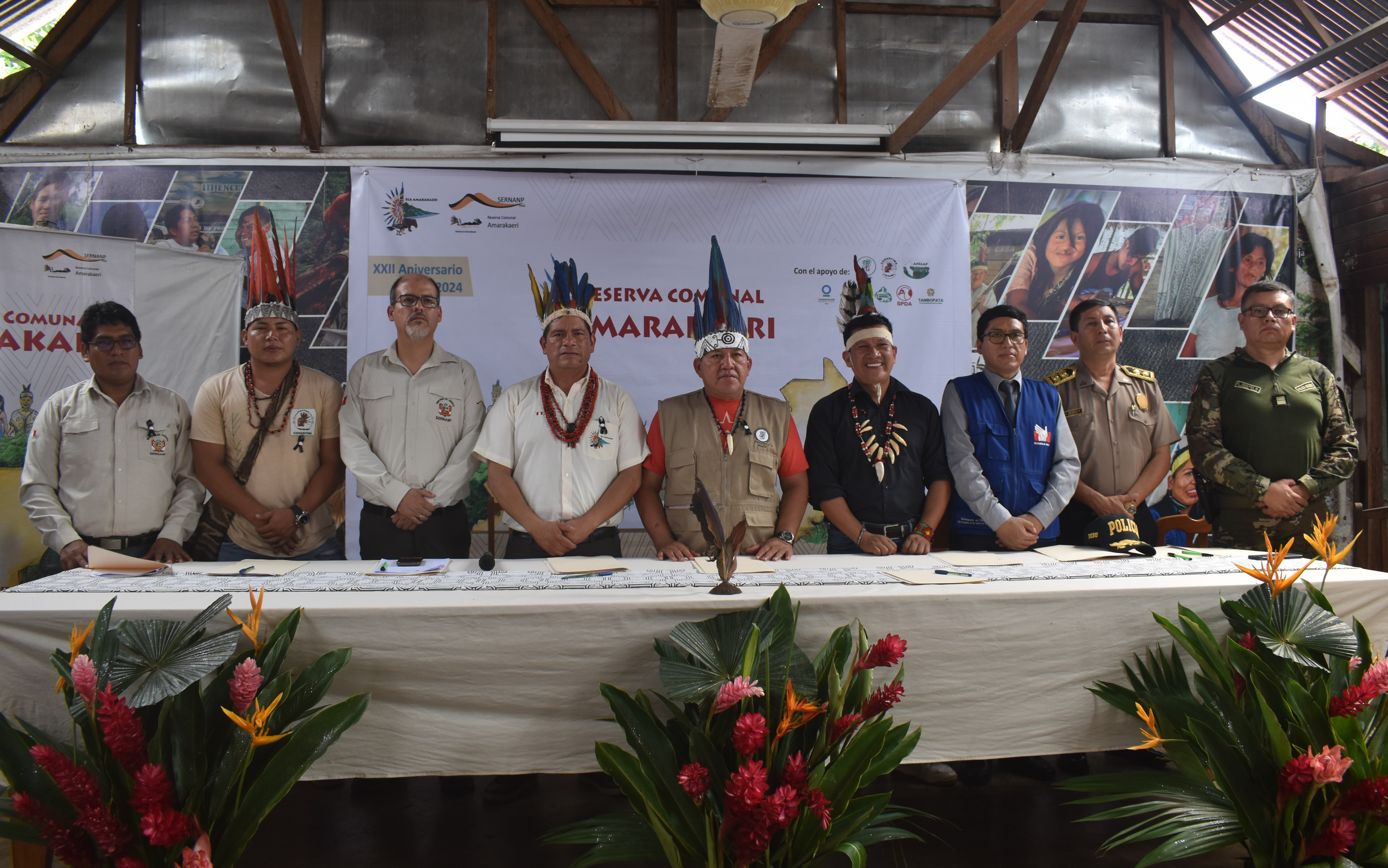 La conferencia de prensa contó con la participación de representantes de entidades públicas y líderes indígenas.