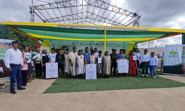 Comunidades nativas Boca Isiriwe y San José de Karene reciben títulos de propiedad
